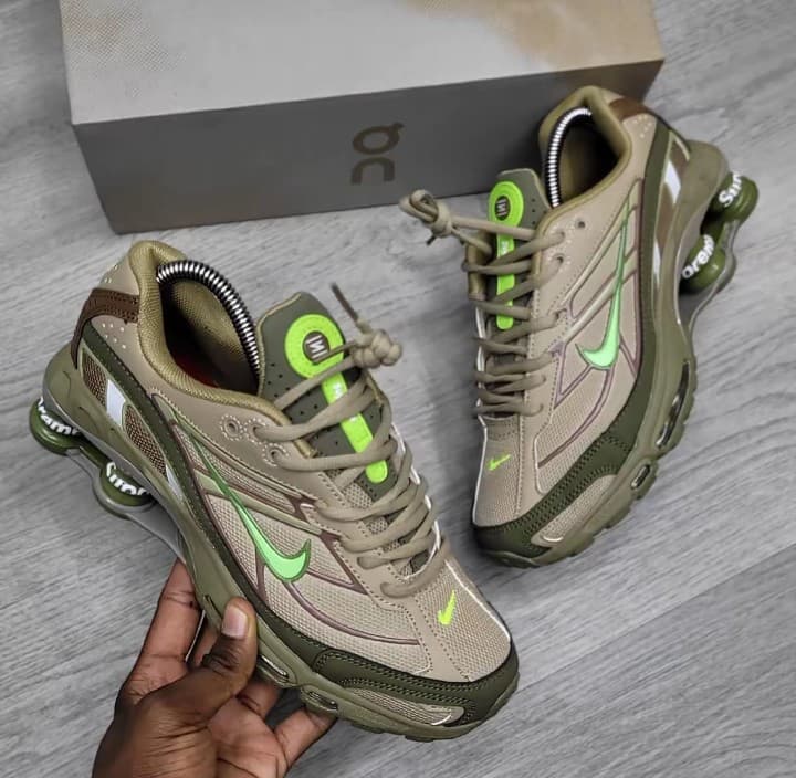SNEAKERS